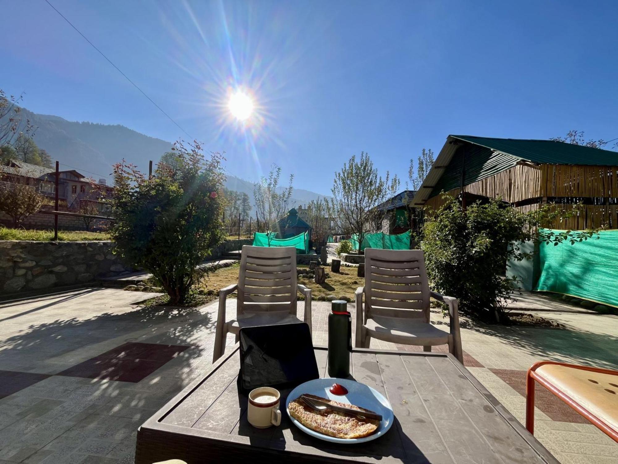 Fluestern Hostel And Cafe Nagar  Exteriör bild